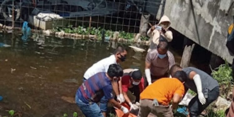 Mayat Mr X Ditemukan di Bawah Dermaga Pelabuhan Onan Baru Pangururan, Danau Toba Mayat Mr X Ditemukan di Bawah Dermaga Pelabuhan Onan Baru Pangururan, Danau Toba