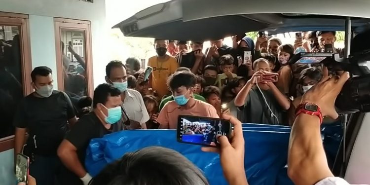 Guru SD Ditemukan Tewas Telungkup, di Tembok Kamar Kos Ada bercak Darah Guru SD Ditemukan Tewas Telungkup, di Tembok Kamar Kos Ada bercak Darah