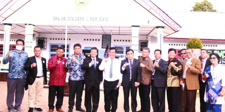 Hadiri Reuni Akbar Alumni SMA Swasta GKPS 1 Pamatang Raya, Bupati Simalungun Ajak Alumni Tingkatkan SDM Melalui Sektor Pendidikan
