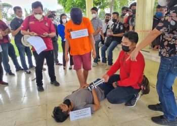 Polres Simalungun Rekontruksi Pembunuhan Iman Sidabutar Di Kamar Kost