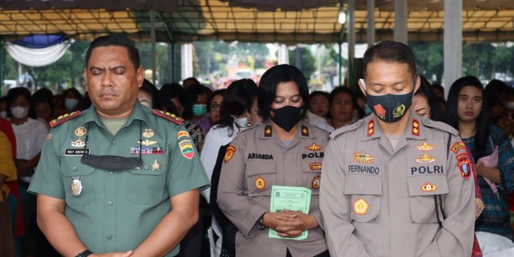 Dandim Simalungun bersama Kapolres Pematangsiantar Hadiri Acara Perayaan Paskah Oikumene Tahun 2022 Dandim Simalungun bersama Kapolres Pematangsiantar Hadiri Acara Perayaan Paskah Oikumene Tahun 2022
