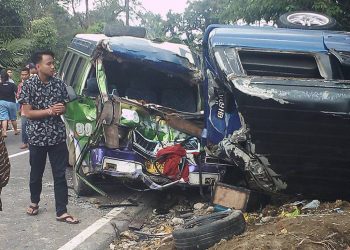 Ngeri! Bus Sampri Tabrak Panther yang Terguling di Sibolangit, Ini Videonya....
