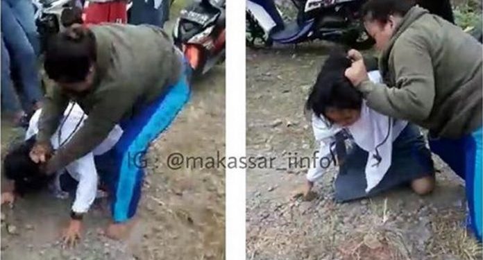 Viral, Dua Cewek SMA Adu Jotos Rebutan Cowok. Gak Kuat Melihat, Si Cowok Kabur! Viral, Dua Cewek SMA Adu Jotos Rebutan Cowok. Gak Kuat Melihat, Si Cowok Kabur!