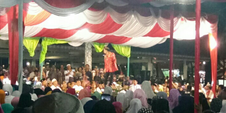 "Jamaah oh Jamaah..." Alhamdulillah, Ustadz Maulana Sapa Warga Pematangsiantar "Jamaah oh Jamaah..." Alhamdulillah, Ustadz Maulana Sapa Warga Pematangsiantar