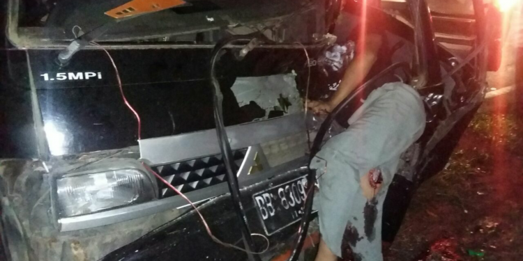 Krakk! Kepala Jones Pecah Terhantuk Pick Up di Pondok Buluh Krakk! Kepala Jones Pecah Terhantuk Pick Up di Pondok Buluh