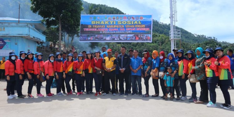 Pasca Tenggelamnya KM Sinar Bangun di Danau Toba, 1500 Orang Bersih-bersih di Pelabuhan Tigaras