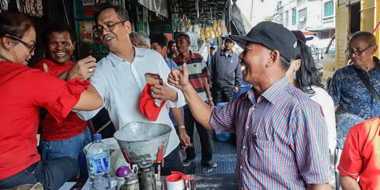 Berkunjung ke Pasar, Sihar Sitorus Bikin Heboh Pedagang di Lubuk Pakam... Berkunjung ke Pasar, Sihar Sitorus Bikin Heboh Pedagang di Lubuk Pakam...