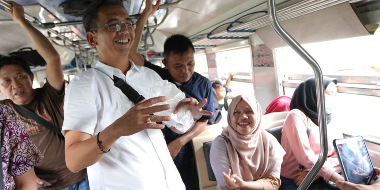 Penumpang Kagum Melihat Sihar Naiki Kereta Api ke Binjai