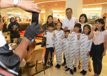 Muncul di Sun Plaza, Calon Wakil Gubernur Sumut ini Dimintai Foto Bersama