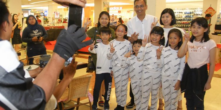 Muncul di Sun Plaza, Calon Wakil Gubernur Sumut ini Dimintai Foto Bersama