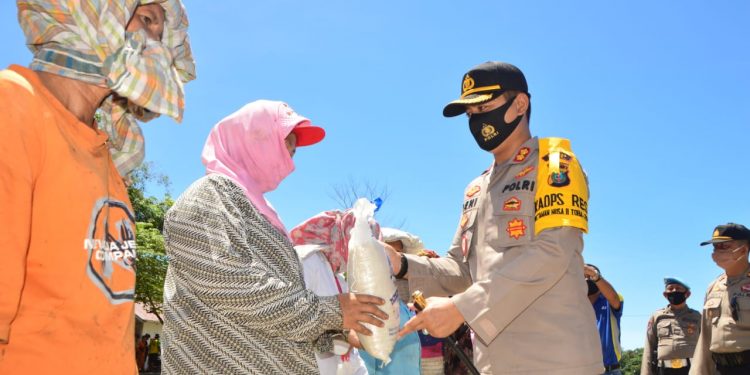 Kembali Gelar Bakti Sosial Serentak, Polres Nias Sumbang 1 Ton Beras