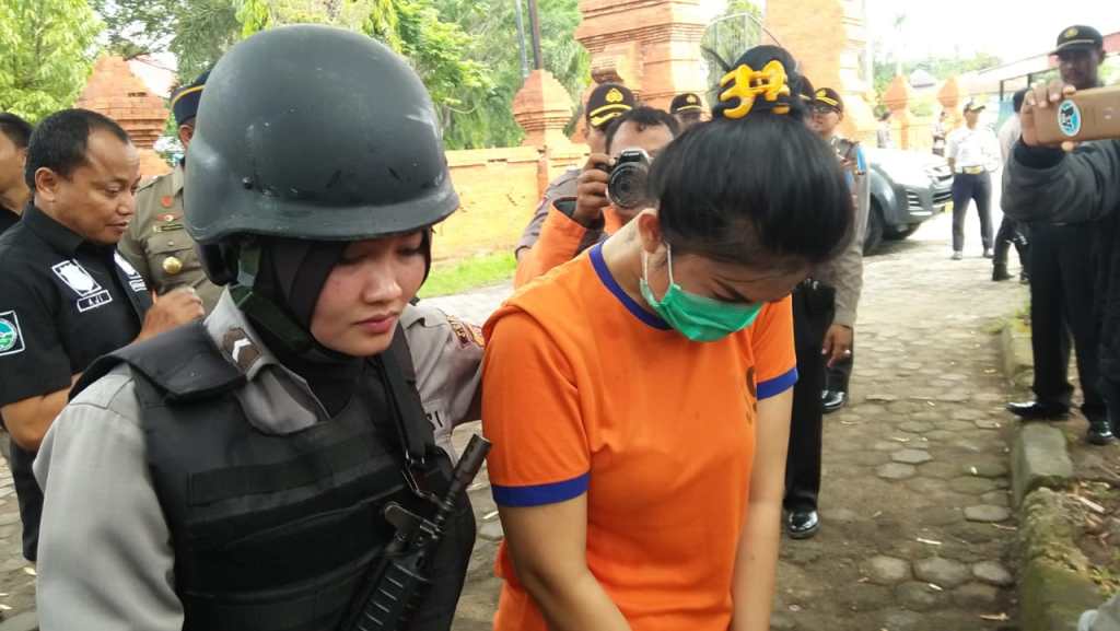 Caleg Cantik Ketangkap Bawa Sabu di Gerbang Tol Caleg Cantik Ketangkap Bawa Sabu di Gerbang Tol