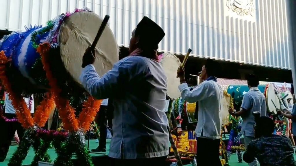 Tiga Daerah di Indoneasia ini Punya Cara Unik Sambut Tahun Baru Islam Tiga Daerah di Indoneasia ini Punya Cara Unik Sambut Tahun Baru Islam