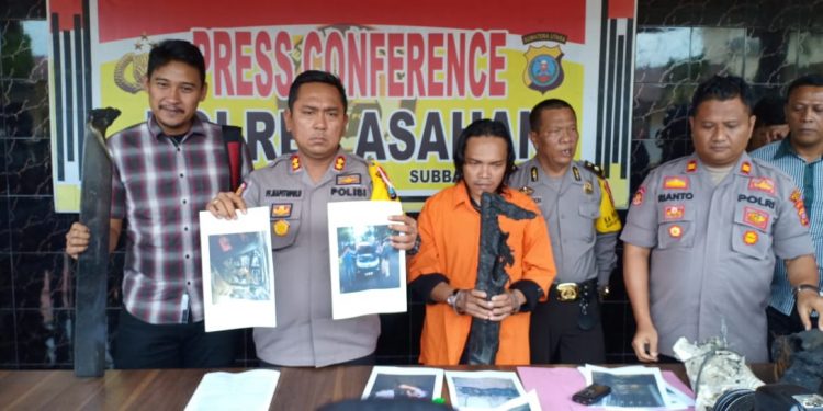 Tak Dikasih Tambah Minum, Luhut Hutagalung Bakar Kedai Tuak