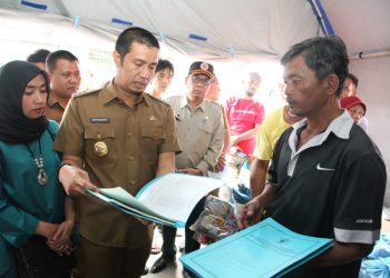 Tempo Singkat Korban Kebakaran di Jalan Tanah Jawa Dapatkan KK, KTP, dan Akta Lahir dari Walikota