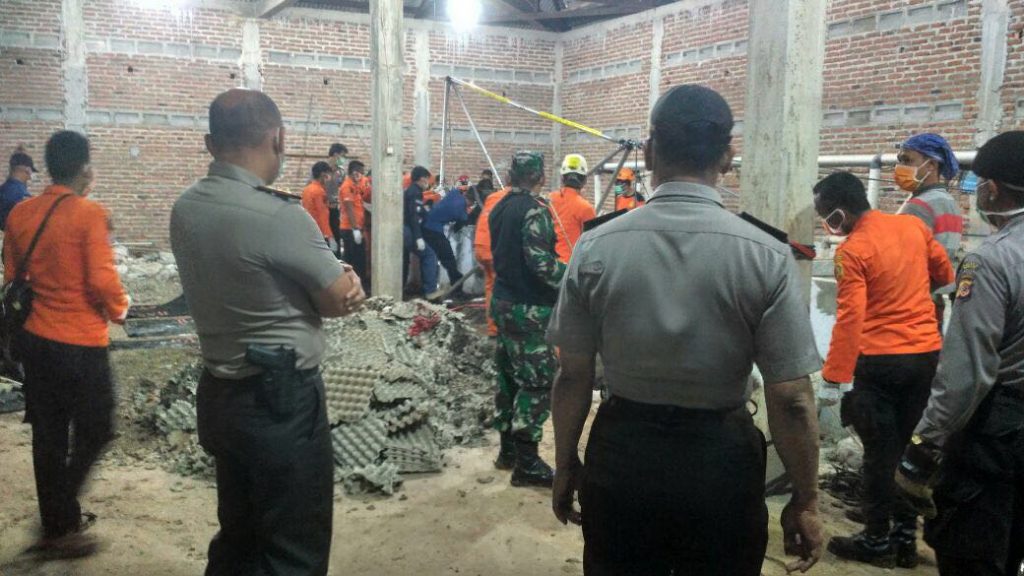 Evakuasi Korban Keracunan Limbah Kimia Pabrik  Berlangsung Empat Jam