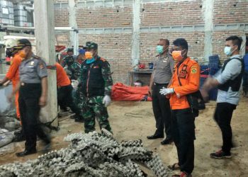 Evakuasi Korban Keracunan Limbah Kimia Pabrik  Berlangsung Empat Jam
