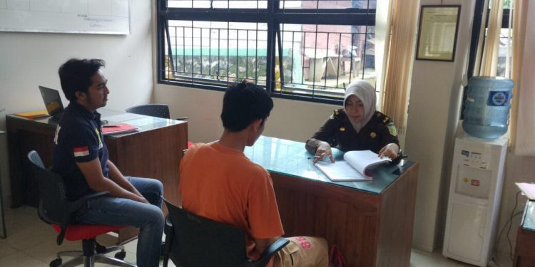 Masuk Lewat Ventilasi, Kawanan Rampok Sandera Korban Dengan Golok Masuk Lewat Ventilasi, Kawanan Rampok Sandera Korban Dengan Golok