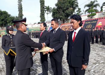 Aksi Heroik Polisi Melumpuhkan Perampok Bersenpi di Pringsewu dapat Penghargaan. Ini aksinya...