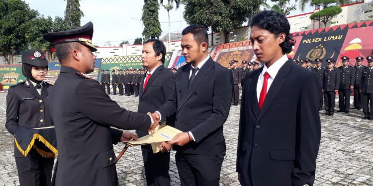 Aksi Heroik Polisi Melumpuhkan Perampok Bersenpi di Pringsewu dapat Penghargaan. Ini aksinya...