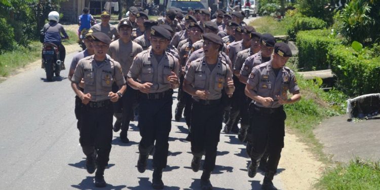 Selamat Bertugas, Empat Puluh Personil Polisi Baru Masuk Nias. 36 Orang Diantaranya Putra Nias Loh… Selamat Bertugas, Empat Puluh Personil Polisi Baru Masuk Nias. 36 Orang Diantaranya Putra Nias Loh…