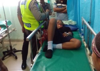 Tak Punya SIM, Siswa SMP Tabrak Pasutri yang Berboncengan