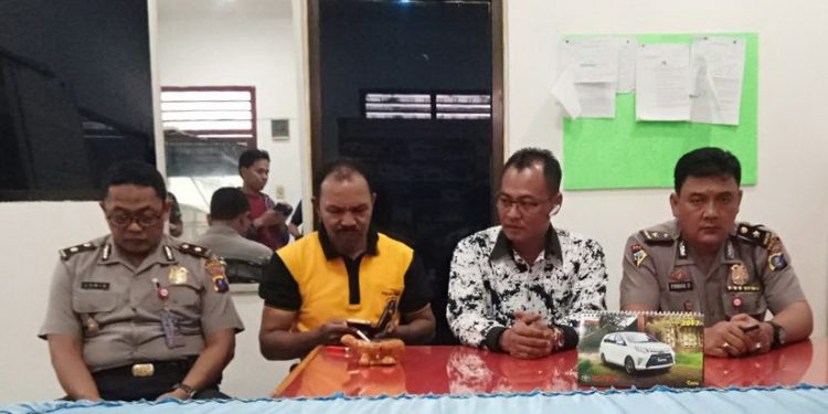 Polres akan Kerjasama dengan Polda Kejar Pelaku Penganiayaan Seorang Siswi SMA di Siantar Polres akan Kerjasama dengan Polda Kejar Pelaku Penganiayaan Seorang Siswi SMA di Siantar