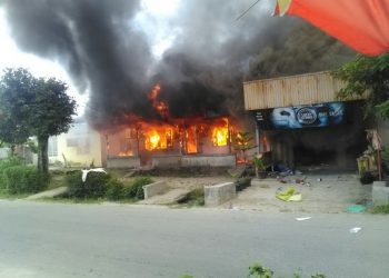 Tiga Rumah Dilalap Si Jago Merah. Uang yang direncanakan buat rehab rumah pun ikut terbakar...