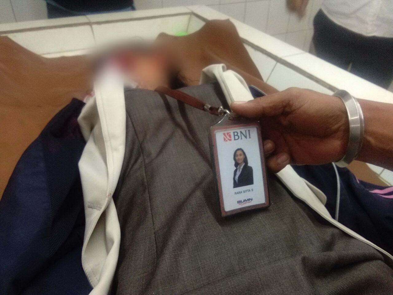 Rara Sitta Stefanie, Karyawati BNI Tewas Setelah Kecelakaan Ditendang Begal Rara Sitta Stefanie, Karyawati BNI Tewas Setelah Kecelakaan Ditendang Begal