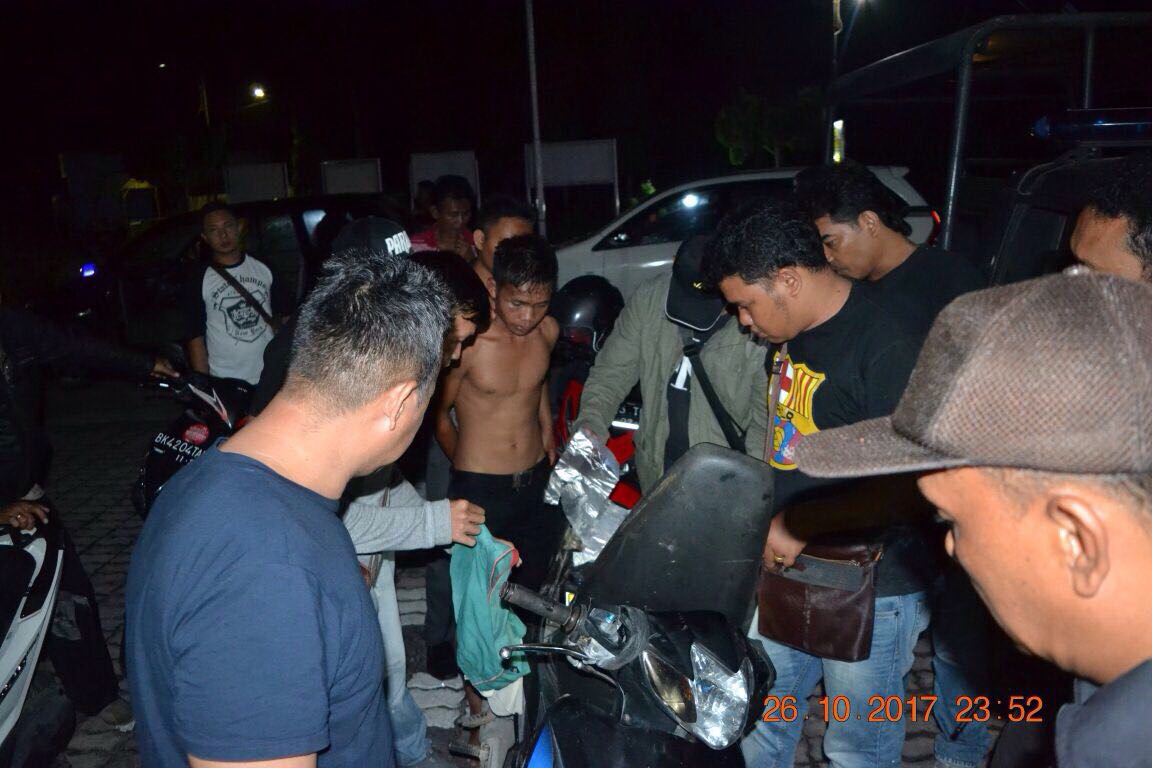 Jambret Nyaris Dibakar Warga, Sebelumnya Seorang Wanita Tewas Dijambret di Jalan yang sama... Jambret Nyaris Dibakar Warga, Sebelumnya Seorang Wanita Tewas Dijambret di Jalan yang sama...
