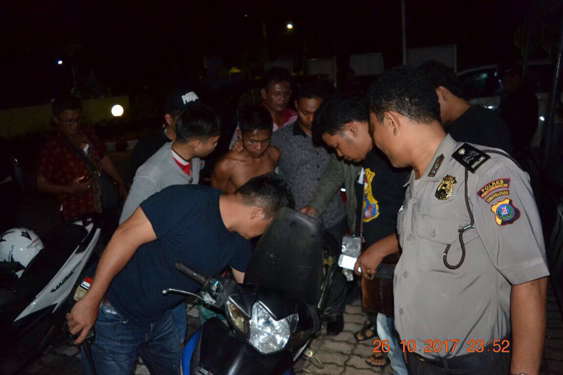 Jambret Nyaris Dibakar Warga, Sebelumnya Seorang Wanita Tewas Dijambret di Jalan yang sama... Jambret Nyaris Dibakar Warga, Sebelumnya Seorang Wanita Tewas Dijambret di Jalan yang sama...