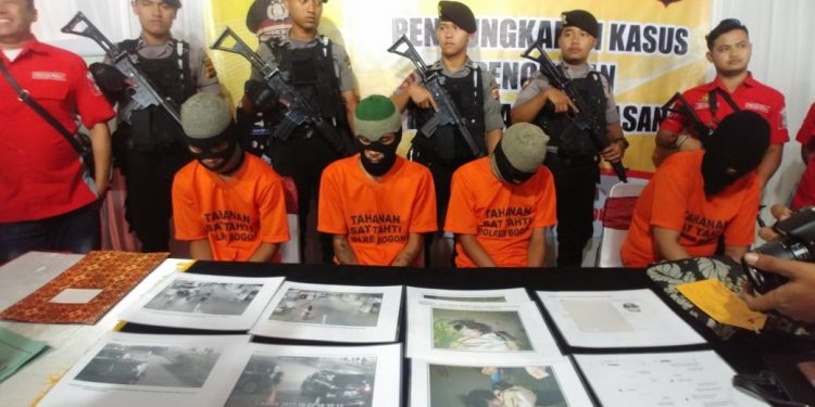 Kenalan Lewat Facebook Berujung Pembunuhan... Kenalan Lewat Facebook Berujung Pembunuhan...