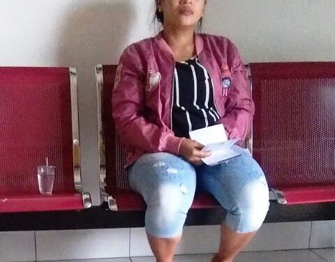 Ibu dan Anak Dijambret di Jalan Merdeka, Pelaku Sempat Dilempari Batu Oleh Warga... Ibu dan Anak Dijambret di Jalan Merdeka, Pelaku Sempat Dilempari Batu Oleh Warga...