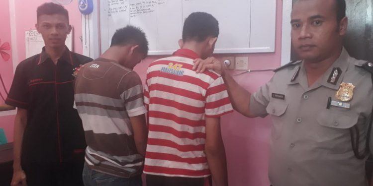 Berkomplot dengan Residivis Perampok, Seorang Pelajar Diringkus. Korbannya seorang ibu dan bayi terjatuh dari sepeda motor... Berkomplot dengan Residivis Perampok, Seorang Pelajar Diringkus. Korbannya seorang ibu dan bayi terjatuh dari sepeda motor...