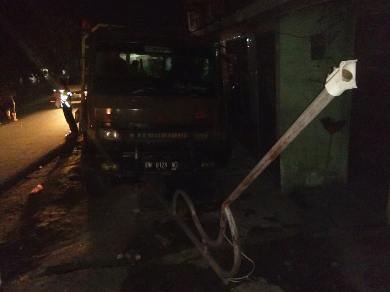 Bawa Anak "Berobat Kampung", Malah Masuk Rumah Sakit. Dalam Perjalanan Mobilnya Alami Kecelakaan...