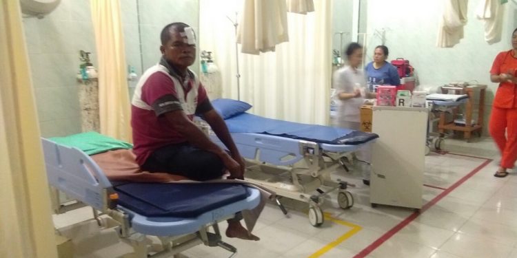 Bawa Anak "Berobat Kampung", Malah Masuk Rumah Sakit. Dalam Perjalanan Mobilnya Alami Kecelakaan... Bawa Anak "Berobat Kampung", Malah Masuk Rumah Sakit. Dalam Perjalanan Mobilnya Alami Kecelakaan...