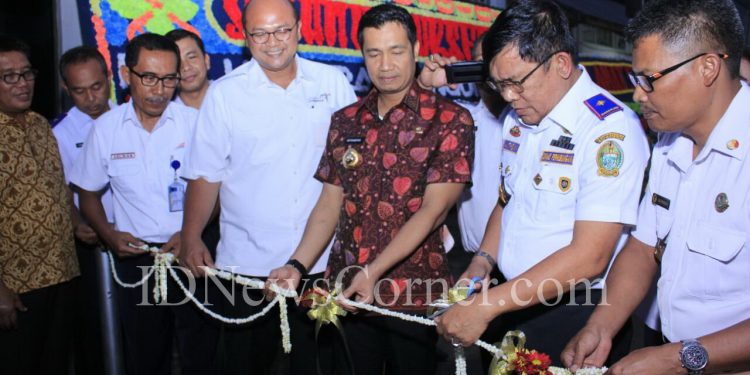 Dukung Program Jokowi, DAMRI Buka Trayek dari Stasiun KA ke Danau Toba dan Bandara Silangit ... Dukung Program Jokowi, DAMRI Buka Trayek dari Stasiun KA ke Danau Toba dan Bandara Silangit ...