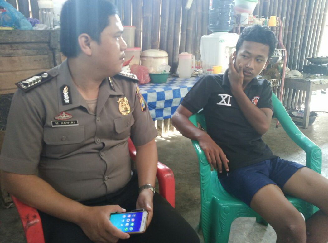 Seorang Pelajar SMP Hilang Diseret Arus Akibat Terjatuh Dari Jembatan. Sempat Ditarik temannya namun tak tertolong... Seorang Pelajar SMP Hilang Diseret Arus Akibat Terjatuh Dari Jembatan. Sempat Ditarik temannya namun tak tertolong...