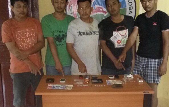 Disinyalir Terlibat Jaringan Mafia Sabu, Lima Orang Diringkus Sat Narkoba Polres Simalungun... Disinyalir Terlibat Jaringan Mafia Sabu, Lima Orang Diringkus Sat Narkoba Polres Simalungun...