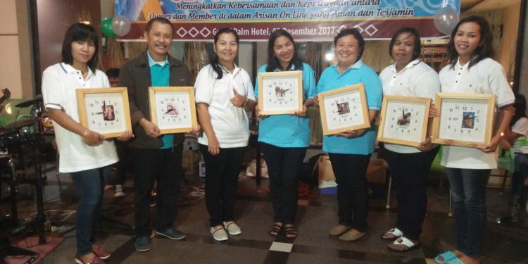 Meriahnya Arisan Online GMN, Emak-emak Jaman Now... Meriahnya Arisan Online GMN, Emak-emak Jaman Now...
