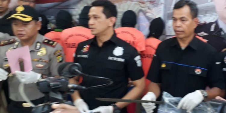 Tak Terima Ditilang, Tiga Pria Keroyok Seorang Perwira Polisi Bermarga Simanjuntak..