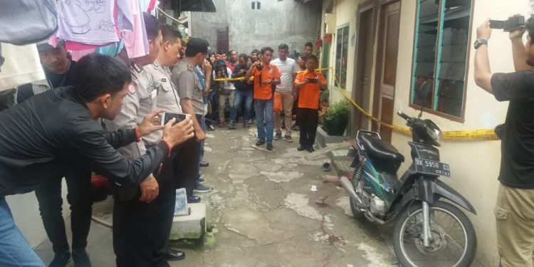 Geger! Diduga Selingkuh Dengan Adik Ipar, Hendra Ditikami Istrinya Geger! Diduga Selingkuh Dengan Adik Ipar, Hendra Ditikami Istrinya