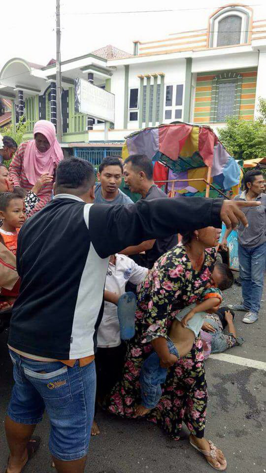 Kecelakaan Odong-odong Maut di Tahun Baru, Seorang Bocah Tewas... Kecelakaan Odong-odong Maut di Tahun Baru, Seorang Bocah Tewas...