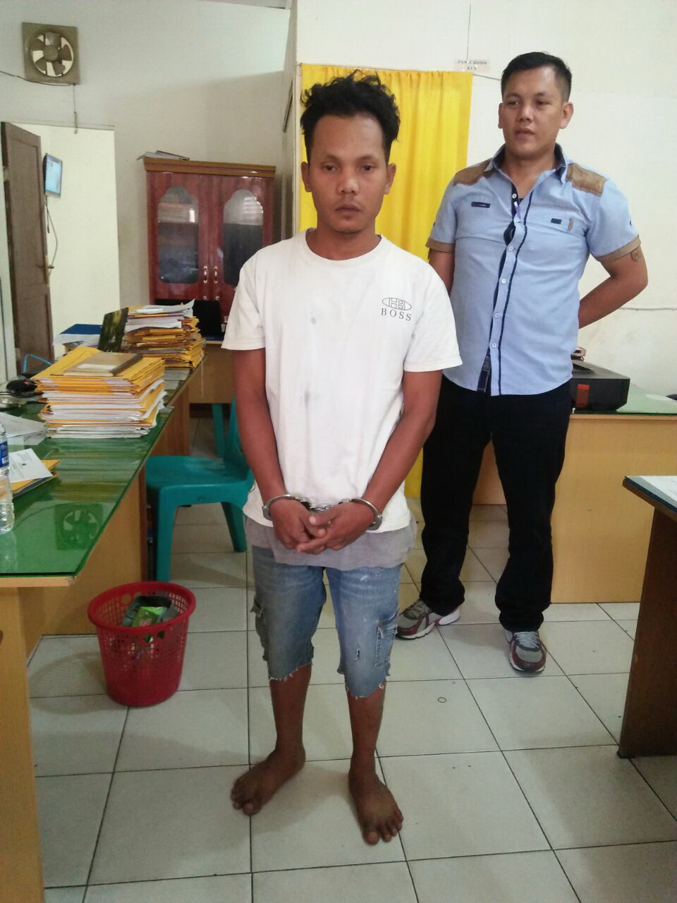 Sempat Diintip Saat Mandi, Bunga Nyaris Diperkosa Buruh Bangunan di Kamarnya Sempat Diintip Saat Mandi, Bunga Nyaris Diperkosa Buruh Bangunan di Kamarnya