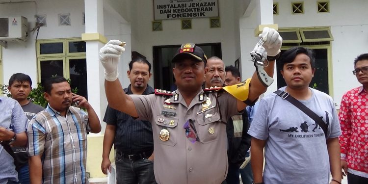Dorrr! Aksi Kejam Pria Ini Berakhir di Ujung Senpi Polisi. Merampok untuk Bayar Kontrakan Panti Pijat Teman Wanitanya Dorrr! Aksi Kejam Pria Ini Berakhir di Ujung Senpi Polisi. Merampok untuk Bayar Kontrakan Panti Pijat Teman Wanitanya