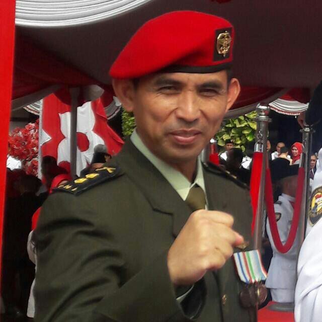 Kopassus Bantu Penanganan Bencana Gempa di Bogor. Jalur ke Cisalimat sudah selesai dibuka Kopassus Bantu Penanganan Bencana Gempa di Bogor. Jalur ke Cisalimat sudah selesai dibuka