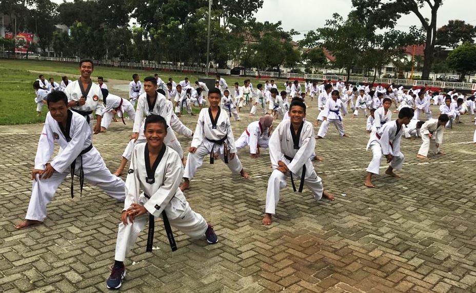 Taekwondo Kian Diminati Kaula Muda di Siantar. Ratusan Atlet Ikuti Latihan Bersama... Taekwondo Kian Diminati Kaula Muda di Siantar. Ratusan Atlet Ikuti Latihan Bersama...