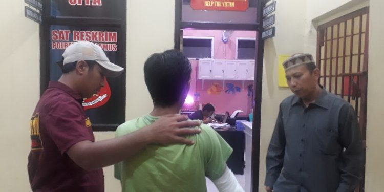 Diduga Sebabkan "Haikal" Meninggal Dunia, Seorang Warga Menyerahkan Diri Diduga Sebabkan "Haikal" Meninggal Dunia, Seorang Warga Menyerahkan Diri