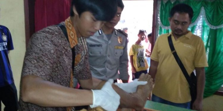 Pria Ujur Ditemukan Tewas Tergantung. Anak Ikhlas...