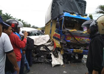 Pulang Dari Rumah Family, Mobil Rombongan Tabrakan. Ini Videonya ...